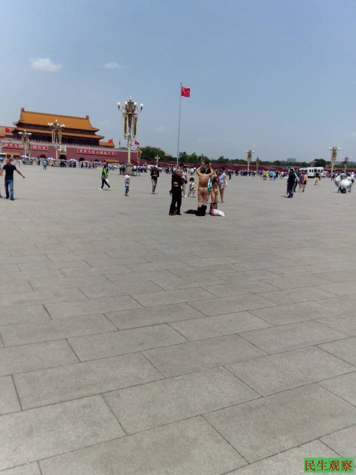 河南信阳三姐妹裸体天安门救女救儿喊冤!谁来管? 河南信阳三姐妹裸体天安门救女救儿喊冤!谁来管?