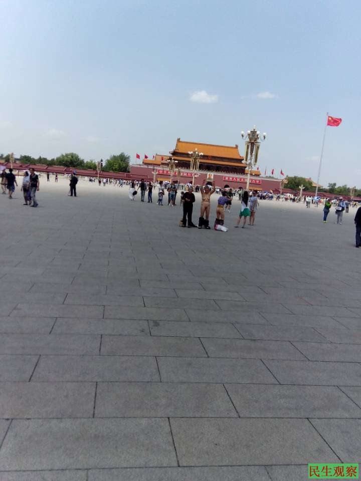 河南信阳三姐妹裸体天安门救女救儿喊冤!谁来管? 河南信阳三姐妹裸体天安门救女救儿喊冤!谁来管?