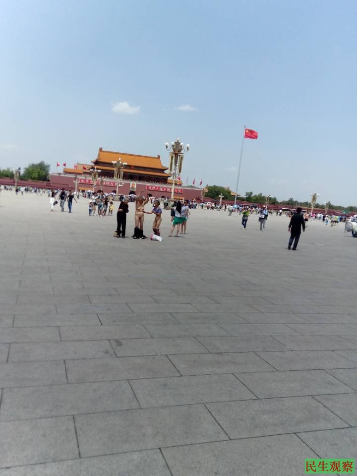 河南信阳三姐妹裸体天安门救女救儿喊冤!谁来管? 河南信阳三姐妹裸体天安门救女救儿喊冤!谁来管?